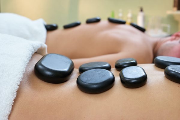 Massaggio hot stone - Corso Massaggiatore estetico